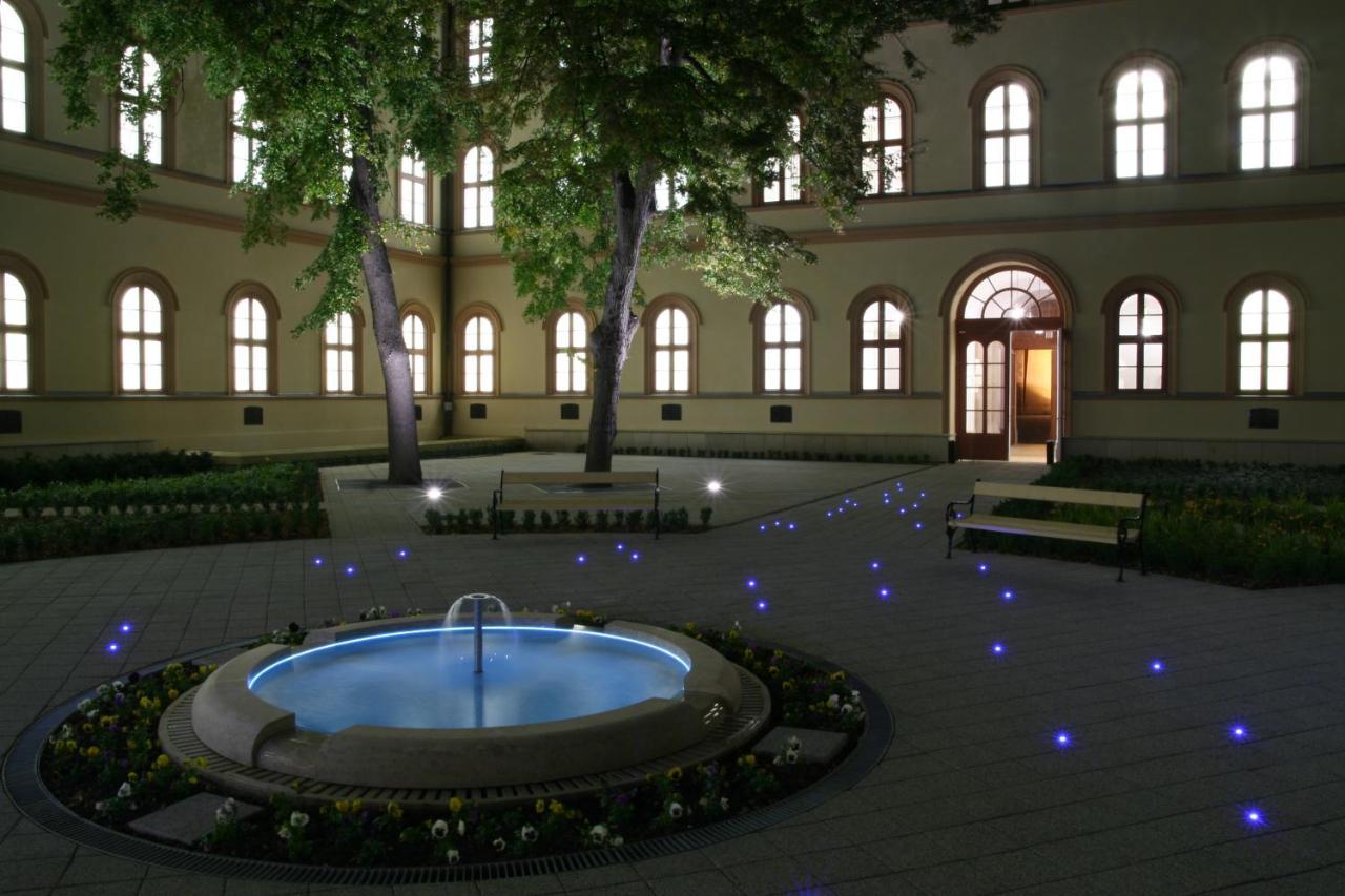 Hotel Adalbert Szent Gyoergy Haz Esztergom Exterior photo